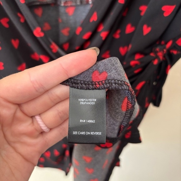 Torrid | Women's Heart Novelty Print Studio Wrap Blouse Size 3X Valentines Day - Picture 5 of 9